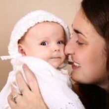 Исследование: младенцы различают «значения объятий» родителей