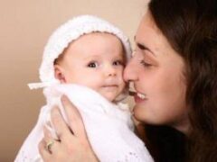 Исследование: младенцы различают «значения объятий» родителей