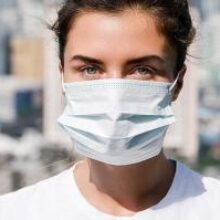 Чтобы маска не натирала. Эксперты рассказали, как сохранить кожу целой