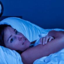 Проснулись среди ночи? 3 типичные ошибки, совершаемые в этот момент