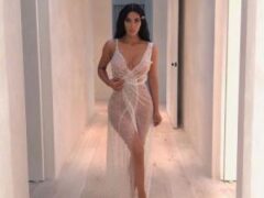 Показать все: Ким Кардашьян засветила интимные части тела в прозрачном платье