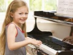 Занятия музыкой могут улучшить внимание и рабочую память у детей