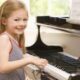 Занятия музыкой могут улучшить внимание и рабочую память у детей