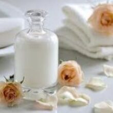Молоко в косметике: чем полезно и кому подойдет