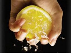 Самые полезные свойства лимонной воды