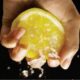 Самые полезные свойства лимонной воды