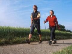 Скандинавская ходьба: выравниваем осанку и сжигаем калории без вреда для организма
