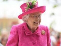Королевский юмор: Елизавета II потроллила американских туристов, которые ее не узнали
